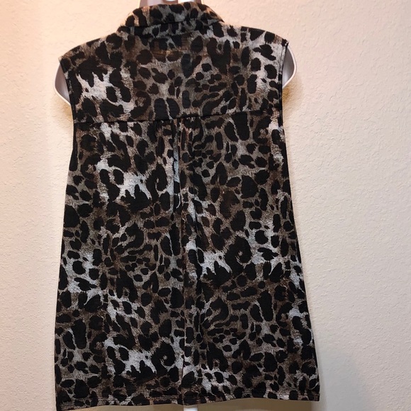 CATO - Sleeveless, Animal Print Top w, Front Tie - Picture 3 of 6